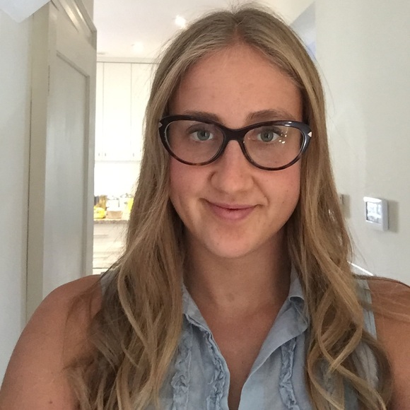 Meet your Posher, Chloe - Picture 1 of 1